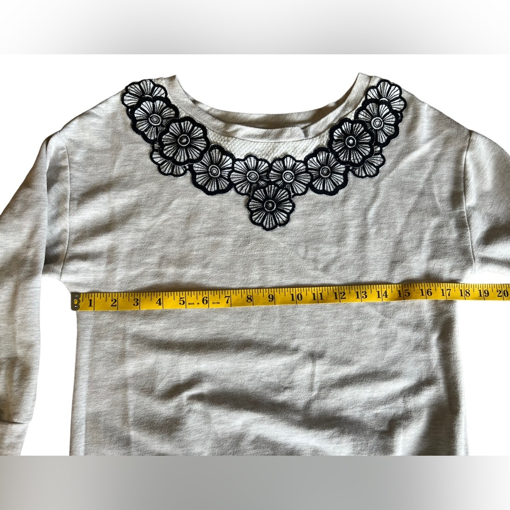 ANTHROPOLOGIE SATURDAY SUNDAY Embroidered Flower Floral Sweatshirt Top Size XS - Picture 8 of 11